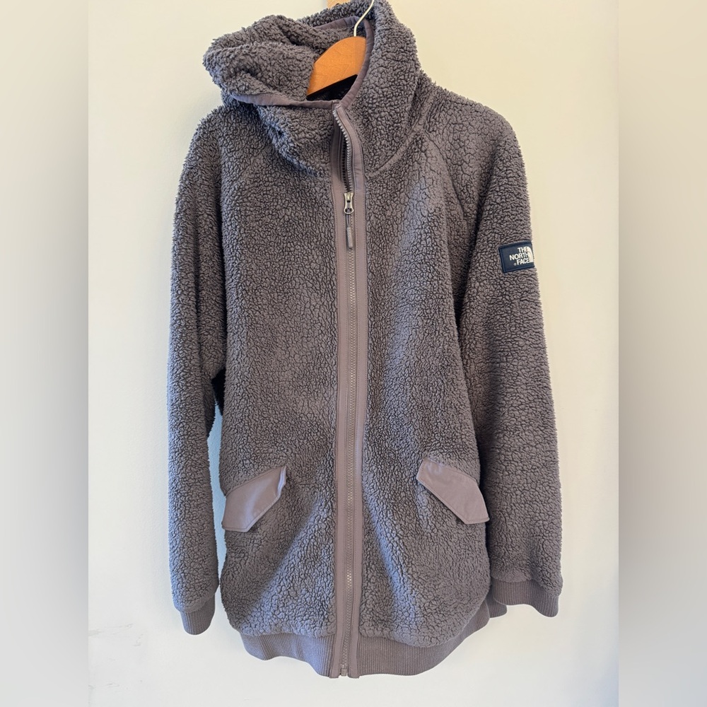 Women’s NORTHFACE Sherpa zip up jacket